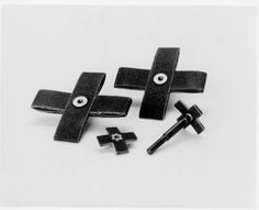 Standard Abrasives™ A/O Cross Pad 723037, 8 PLY, 1-1/2 IN x 1-1/2 in x
3/8 in, 3-48, 180, 100/Carton, 1000 ea/Case